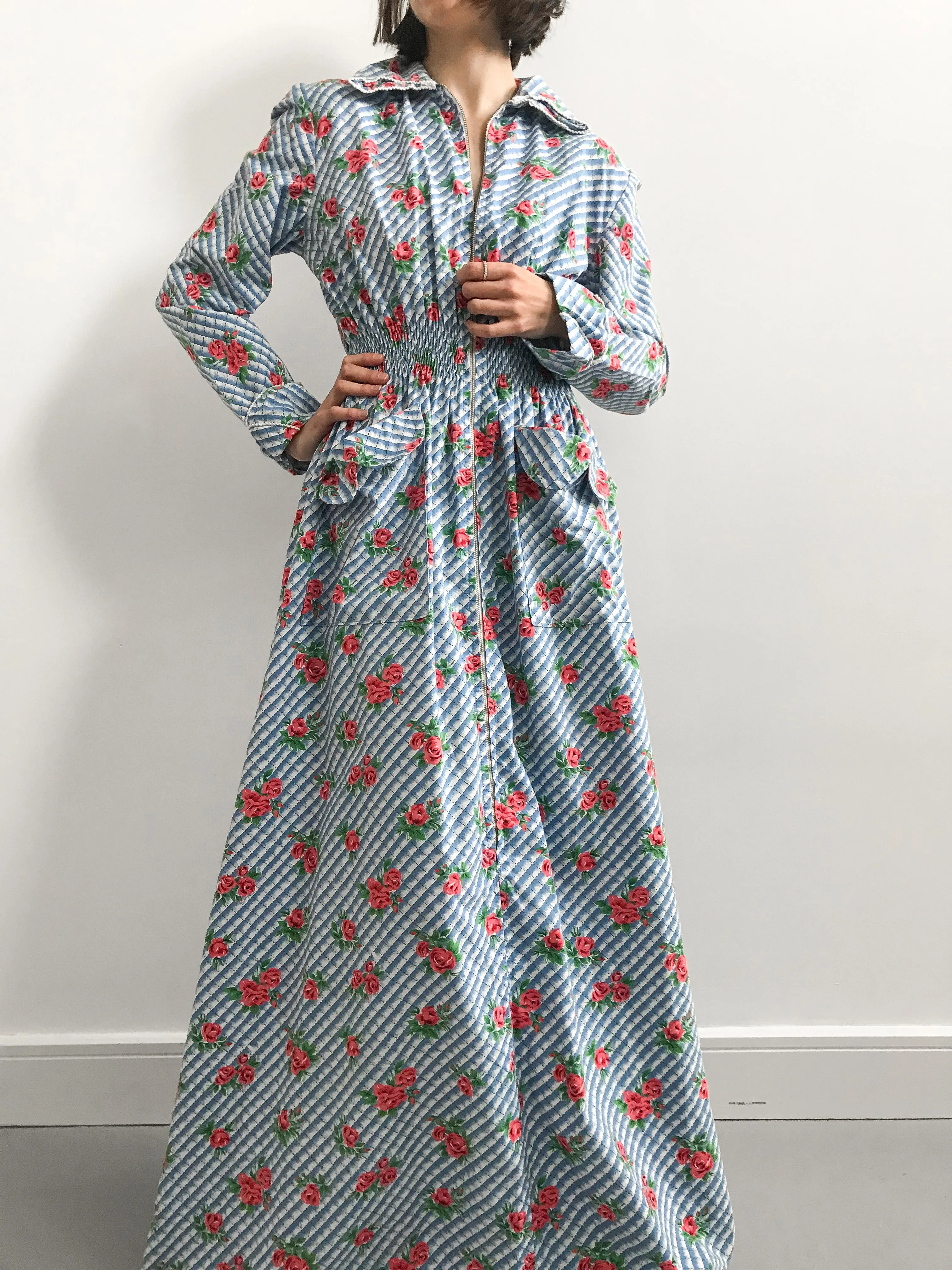 1940s Rose Print Collared Housecoat