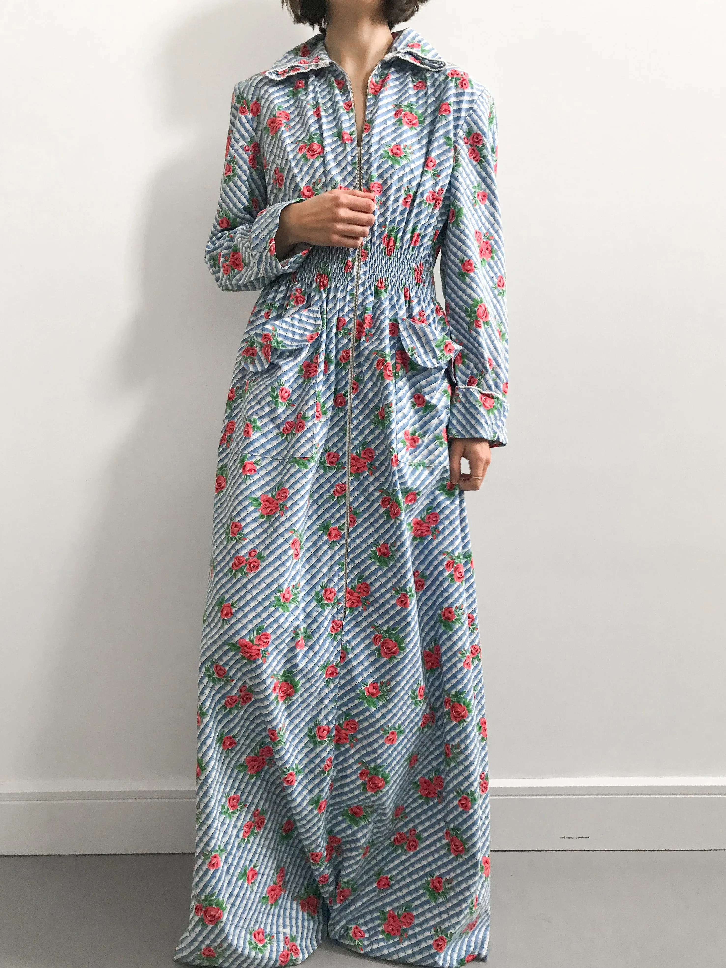 1940s Rose Print Collared Housecoat