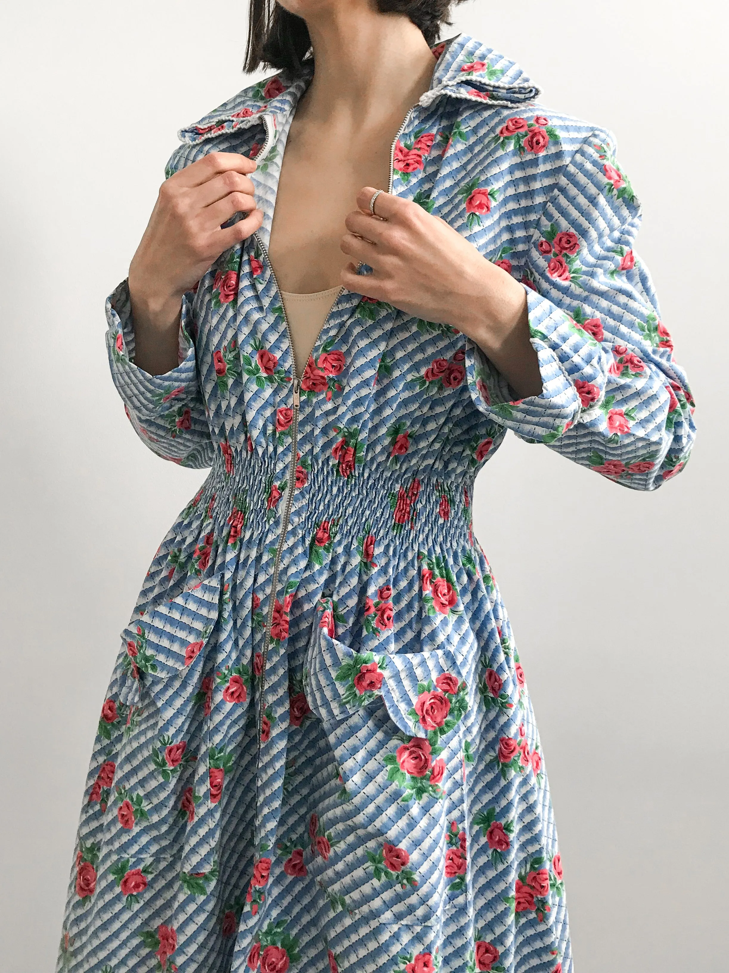 1940s Rose Print Collared Housecoat