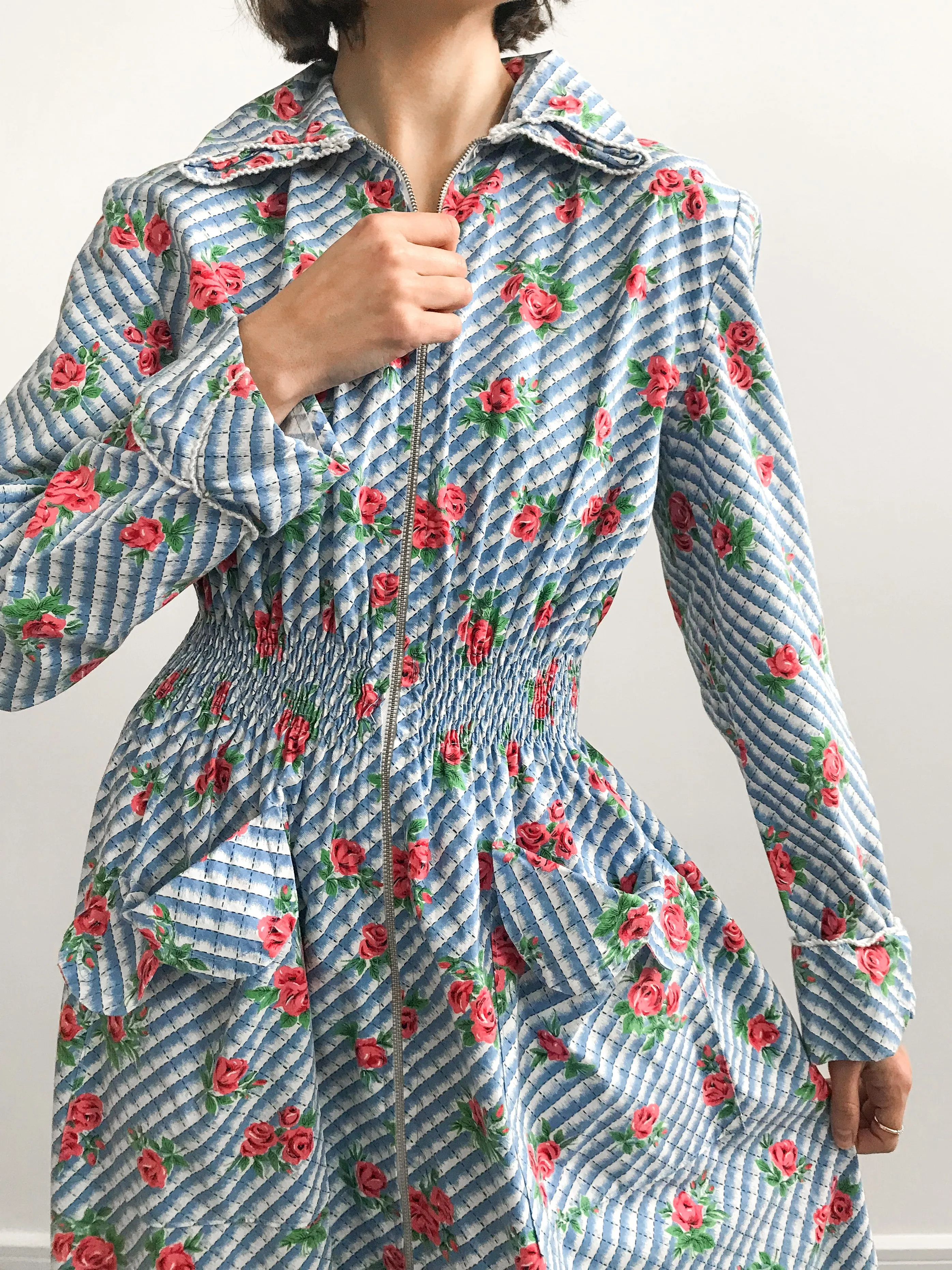 1940s Rose Print Collared Housecoat