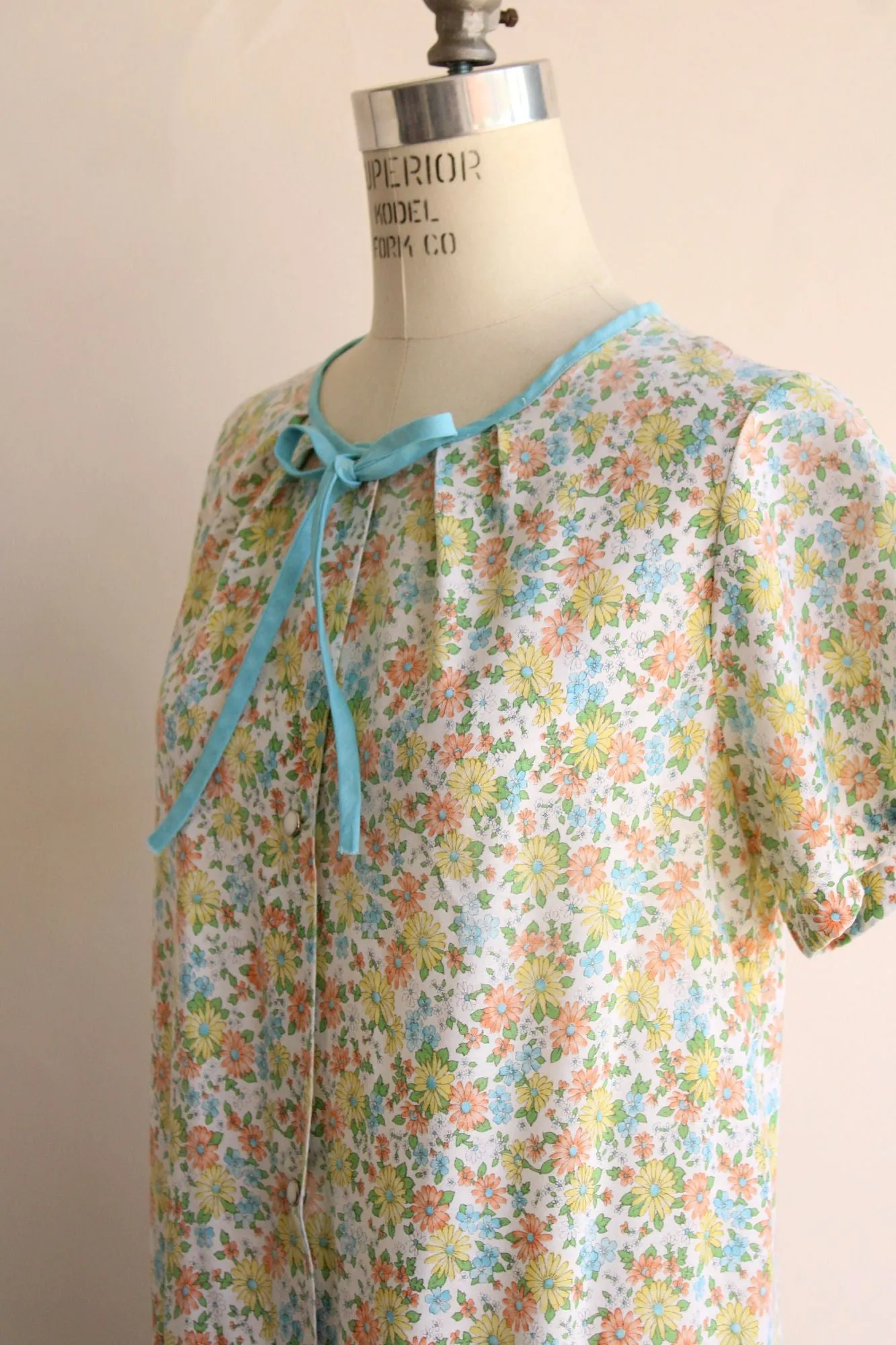 Vintage 1960s 1970s Floral Print Housecoat with Pockets