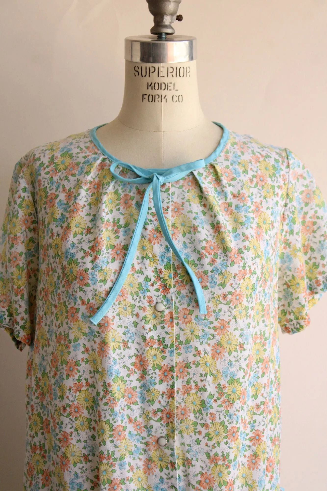 Vintage 1960s 1970s Floral Print Housecoat with Pockets