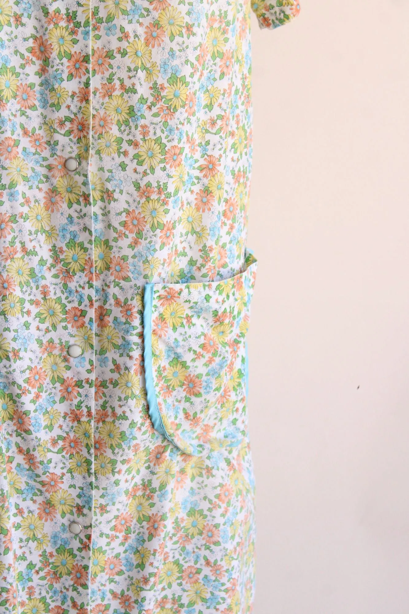 Vintage 1960s 1970s Floral Print Housecoat with Pockets